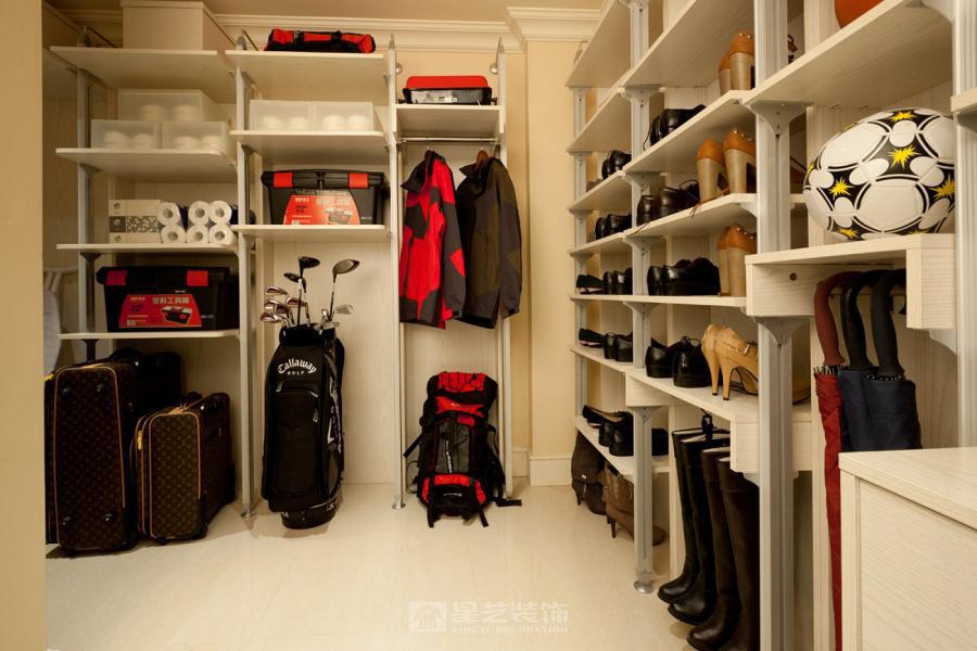 不追求华丽，而追求舒适；不堆砌装饰，而回归生活本身