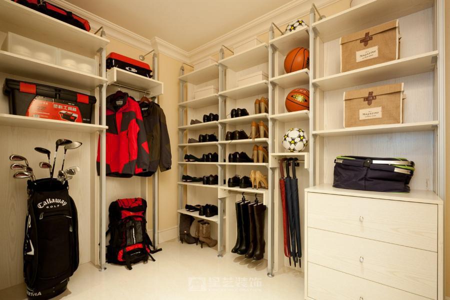 不追求华丽，而追求舒适；不堆砌装饰，而回归生活本身