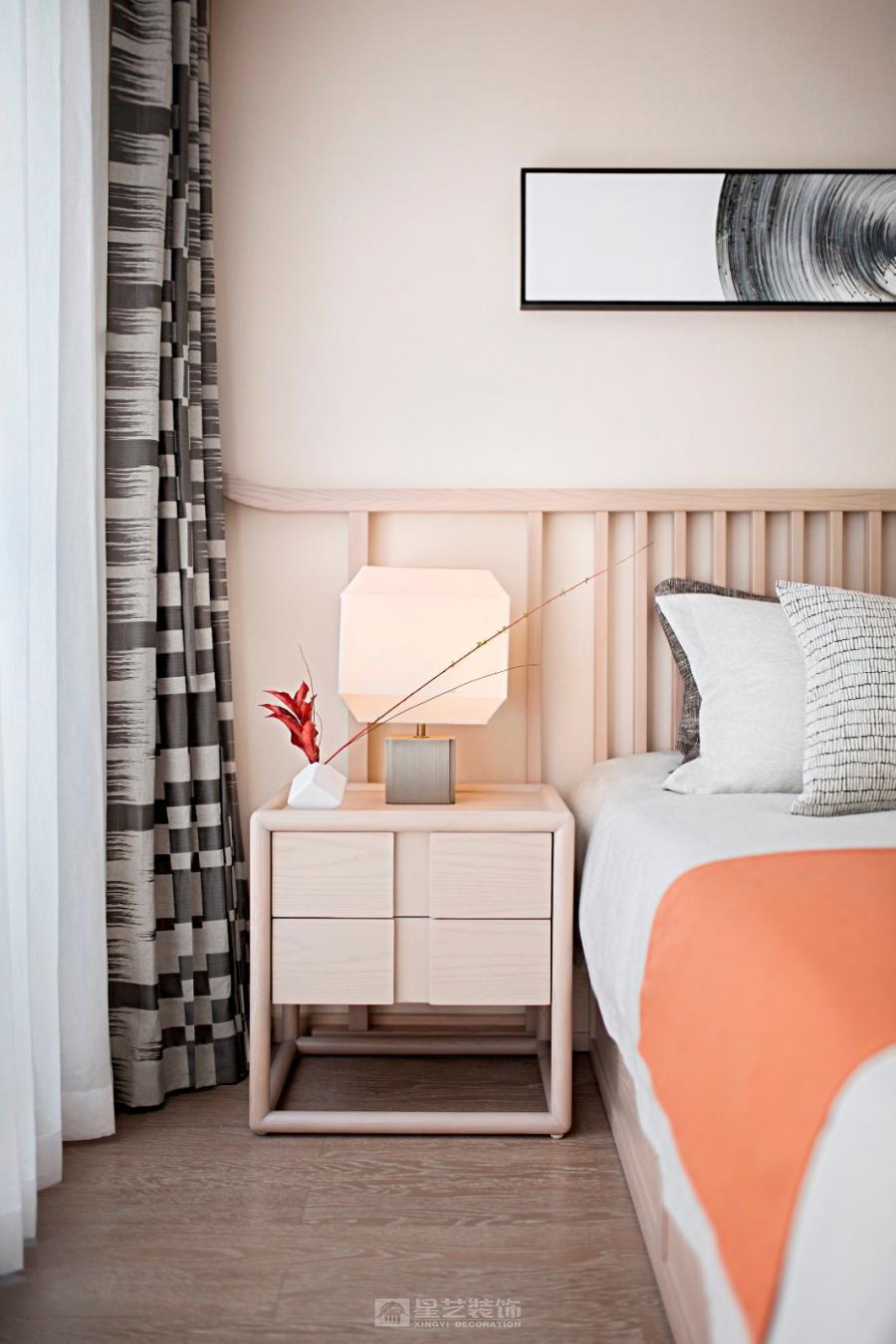 不追求华丽，而追求舒适；不堆砌装饰，而回归生活本身